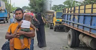 ফরিদপুরে আসন পুনর্বিন্যাসের প্রতিবাদে এক্সপ্রেসওয়েতে অবরোধ; তীব্র জনভোগান্তি